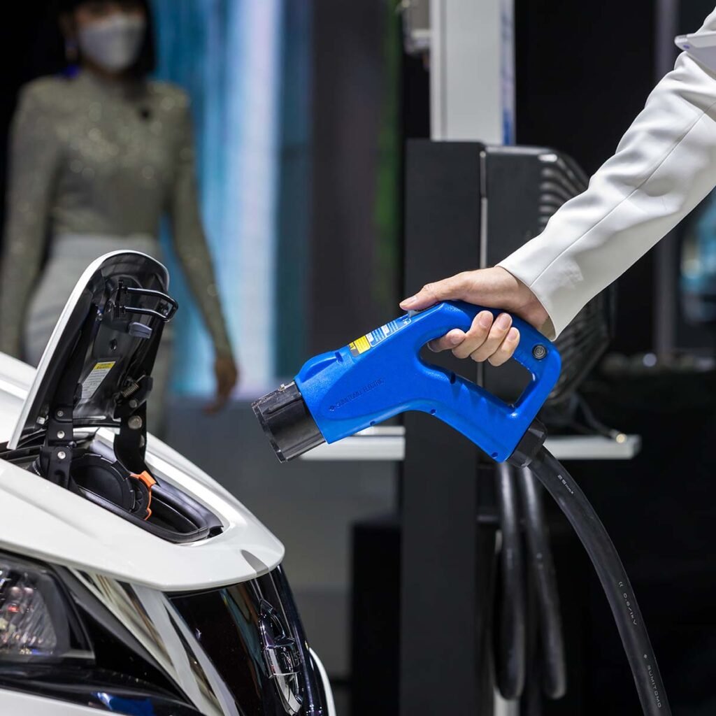 Hand holding electric car charger electric vehicl 8N7Q874.jpg